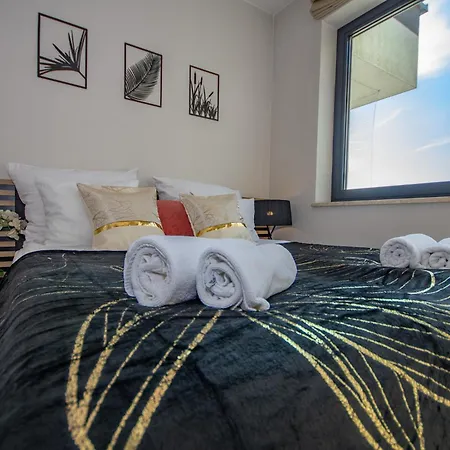 Inpoint Wawel View Apartments- Free Underground Parking 4* Краков